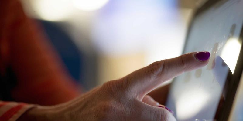 横滨尼奥汽车文化书店巡礼：从机油选择到滤清器更换，一本手册改变你的汽车保养观