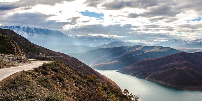 横滨尼奥赛道体验全攻略：从租用赛车到赛道日入门，兼顾汽车配件与滤清器保养